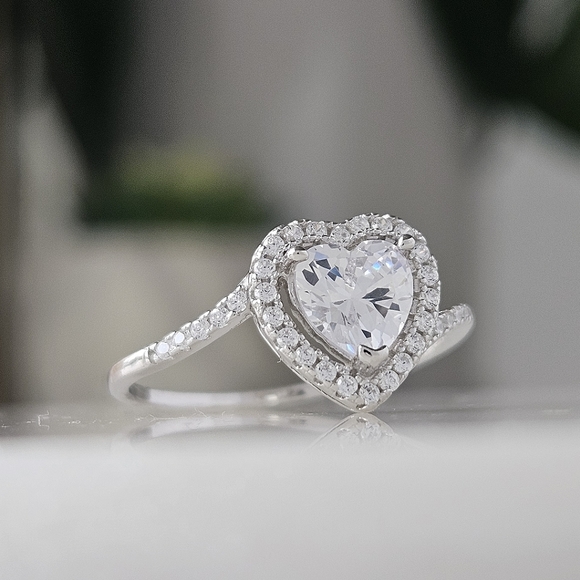 Elegant Heart Ring, 925 Sterling Silver, Size 7 Valentines Gift - Picture 4 of 4